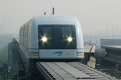 Transrapid in China auf freier Strecke  © 2003/2004 Toralf Staub
