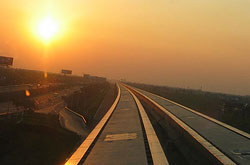 Transrapid-Strecke in China in der Abendsonne  © 2003/2004 Toralf Staub