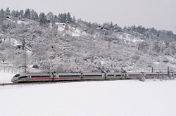 ICE 3 im Winter bei Winterhausen