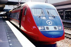 Xinshisu (X2000) in ShenZhen Station; &copy; by John Shum