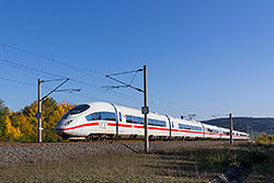 ICE 3 zwischen Leinachtalbrücke und Bartelsgrabentalbrücke.  © 11.10.2015 Andre Werske