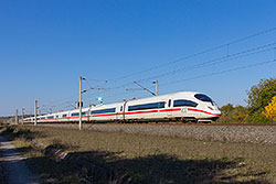 ICE 3 zwischen Leinachtalbrücke und Bartelsgrabentalbrücke.  © 11.10.2015 Andre Werske