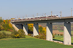 ICE 3 auf Leinachtalbrücke  © 11.10.2015 Andre Werske