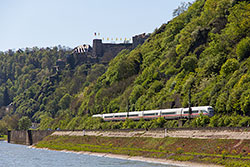 ICE-T unterhalb der Burg Rheinfels bei St. Goar am Mittelrhein.  © 05.05.2016 Andre Werske