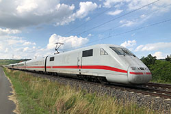 ICE 1 bei Würzburg-Heidingsfeld.  © 03.07.2021 Andre Werske