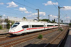 ICE 3 Baureihe 407 Doppeltraktion durchfährt den Bahnhof Siegburg/Bonn.  © 16.06.2023 Andre Werske