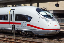 ICE 3neo im Bahnhof Siegburg/Bonn.