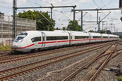 ICE 3neo Baureihe 408 fährt in den Bahnhof Siegburg/Bonn ein.  © 16.06.2023 Andre Werske