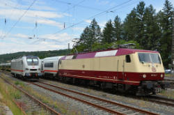 Baureihe 120 144-1 mit TALGO ICE-L am Haken. © Matthias Kümmel