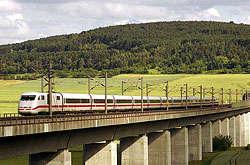 ICE 1 auf der Neubaustrecke "Hannover-Würzburg" bei Leinach  © 06/2004 Andre Werske