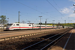 ICE 1 bei der Durchfahrt vom Bahnhof in Rottendorf  © 30.04.2012 Andre Werske