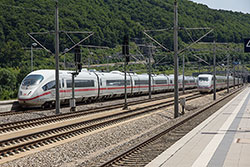 ICE 3 und ICE 1 bei Kinding  © 28.06.2012 Andre Werske