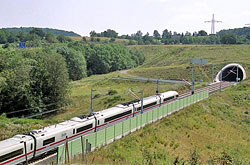 Das Tunnelportal kurz vor der Wiedtalbrücke  © 08/2004 Andre Werske