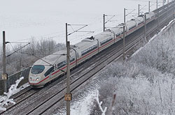 ICE 3 auf NBS Hannover-Würzburg bei Leinach  © 04.12.2010 Andre Werske