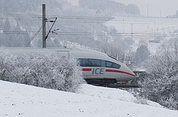 ICE 3 auf NBS Hannover-Würzburg bei Leinach  © 04.12.2010 Andre Werske