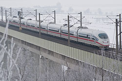 ICE 3 auf NBS Hannover-Würzburg bei Leinach
