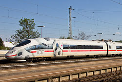 ICE 3 bei der Durchfahrt vom Bahnhof in Rottendorf  © 30.04.2012 Andre Werske