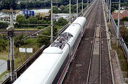 ICE 3 auf Maintalbrücke bei Würzburg  © 08/1999 Andre Werske