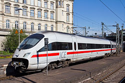 Der ICE-TD bei der Ausfahrt aus dem Hamburger Hauptbahnhof  © 28.06.2011 Andre Werske