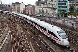 ICE-TD-Doppeltraktion fährt in den Hamburger Hauptbahnhof ein  © 29.06.2011 Andre Werske