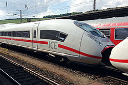 ICE 3, Baureihe 407 bei Versuchsfahrt in Würzburg Hbf.