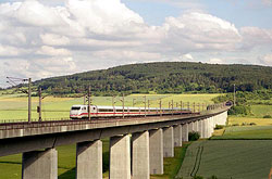 ICE-1 bei Leinach  © 06/2004 Andre Werske