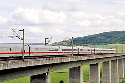 ICE-1-Verbund auf Neubaustrecke bei Leinach  © 06/2004 Andre Werske