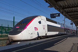 TGV Duplex an der LGV Nord im Gare TGV Haute Picardie.  © 14.09.2016 Andre Werske