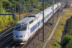 TGV Réseau an der LGV Nord in der Nähe vom Gare TGV Haute Picardie.