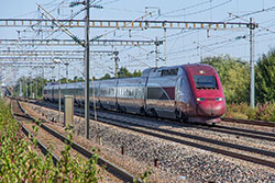 Thalys PBKA an der LGV Nord in der Nähe vom Gare TGV Haute Picardie.