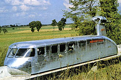 Aérotrain Expérimental 01 auf der Trasse bei Gometz la Ville –  © Société Bertin Privatkollektion