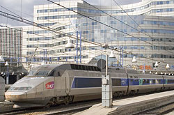 TGV-Atlantique Nr. 357 im Bahnhof Paris-Montparnasse