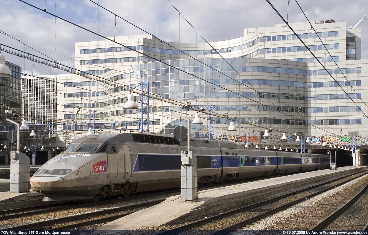 TGV-Atlantique Nr. 357 im Bahnhof Paris-Montparnasse