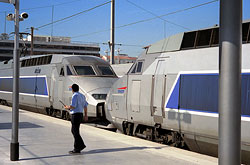 TGV Réseau mit Kuss in Marseille  © 09/2003 Andre Werske