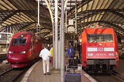 Thalys und Baureihe 101 in Köln  © 01/1998 Andre Werske