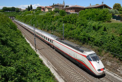 ETR 500 Frecciabianca als Eurostar Italia 9719 in San Giorgio in Salici.  © 19.08.2015 Lukas Kriwetz