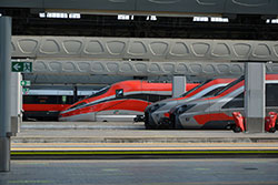 ETR 400 Frecciarossa 1000 und ETR 700 im Bahnhof Milano Centrale.  © 06.09.2021 Matthias Kümmel