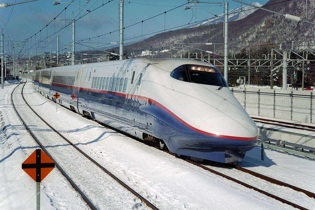 shinkansen-serie-e2-hochgeschwindigkeitszug-in-japan