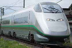 Shinkansen Serie E3-2000 auf der Yamagata-Strecke – 06.05.2009 © Wikipedia-Autor Jet-0