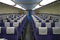 Shinkansen Serie E4 in der Standard-Klasse