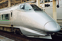 Shinkansen Serie 400 der JR East als Tsubasa im alten Farbschema.
