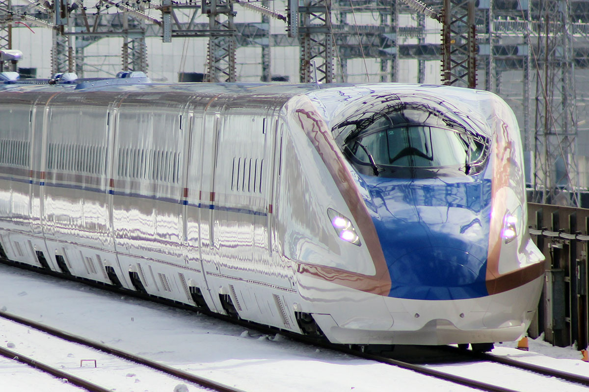 Shinkansen Serie E7 in Omiya. – 09.02.2014 © Wikipedia-Autor Rsa