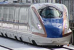 Shinkansen Serie E7 in Omiya.