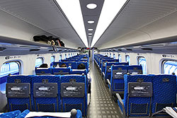 Shinkansen Serie N700 in der Standard-Klasse.