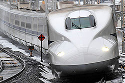 Shinkansen Serie N700 wird mit Warmwasser bespritzt. © 30.01.2011 本人撮影 米原駅 spaceaero2