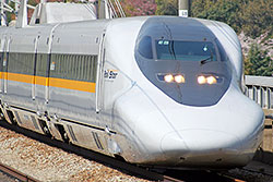 Shinkansen Serie 700 als Hikari Rail Star.