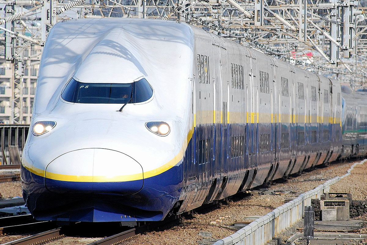 Shinkansen Serie E4 in Omiya. – 06.03.2011 © Wikipedia-Autor Toshinori baba