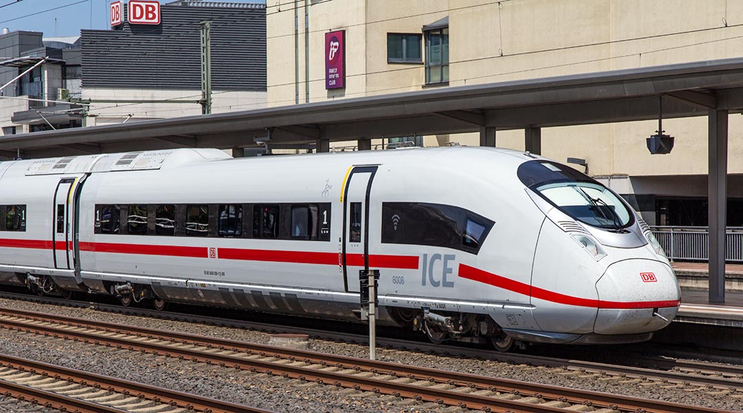 ICE 3neo im Bahnhof Siegburg/Bonn