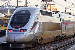 TGV-Zug des Typs RGV2N2 im Bahnhof Tanger-Ville