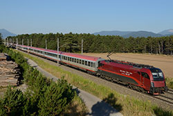 railjet-Lokomotive 1216 229 als EC 278 auf der Südbahn  ©  Lukas Kriwetz